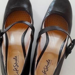 Women's Mary Jane shoes 9M
